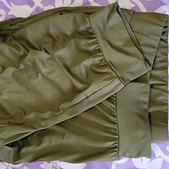 Brand-Simply Emma, Light weight joggers, elastic waste, size 3x, army green - Picture 2 of 3